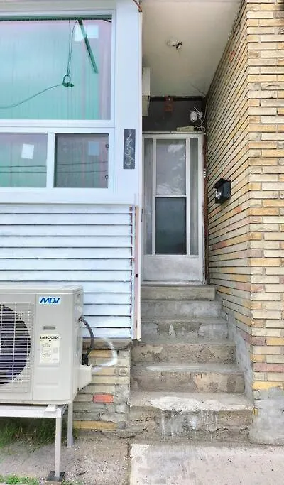 Homestay Affordable Double Room With Netflix, Laundry, Amenities And Self Check-In Toronto Canada