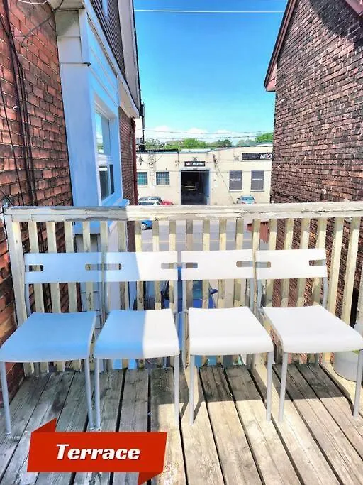 Affordable Double Room With Netflix, Laundry, Amenities And Self Check-In Toronto Homestay